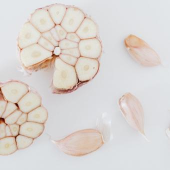 5 Potential Benefits of Garlic Supplements: A Clove for Health