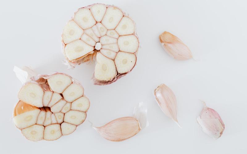 5 Potential Benefits of Garlic Supplements: A Clove for Health